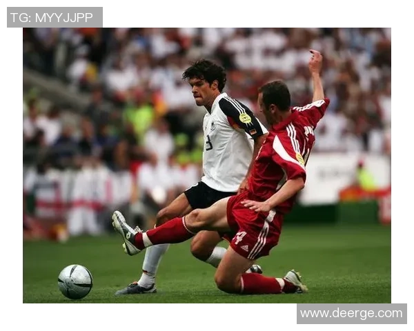 东德足球传奇人物盘点十位不可忽视的足球明星与他们的辉煌成就